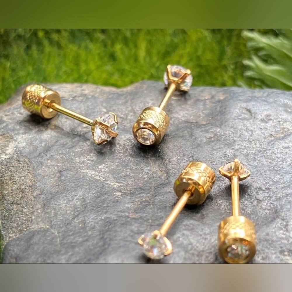 2 Pairs Of Screw Back Earrings - Picture 2 of 7